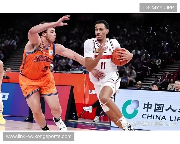 布泽尔季后赛低位单打效率提升显著拉开球队内线进攻差距