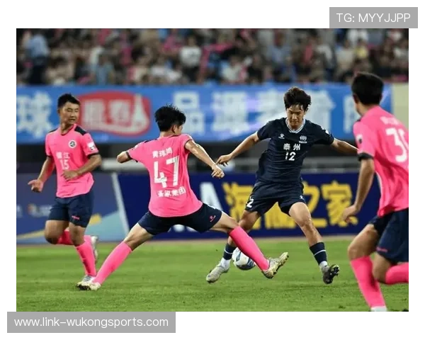 哈茨全队合练备战苏超主帅强调防守纪律性 哈茨全队合练备战苏超主帅强调防守纪律性